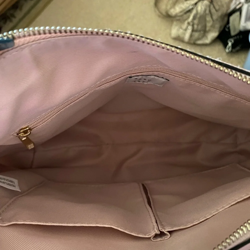 Womens pink leather crossbody bag - Picture 3 of 5